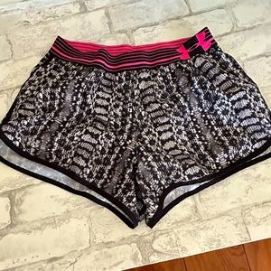 Womens Under Armour Snakeskin print Shorts EUC Size Small
